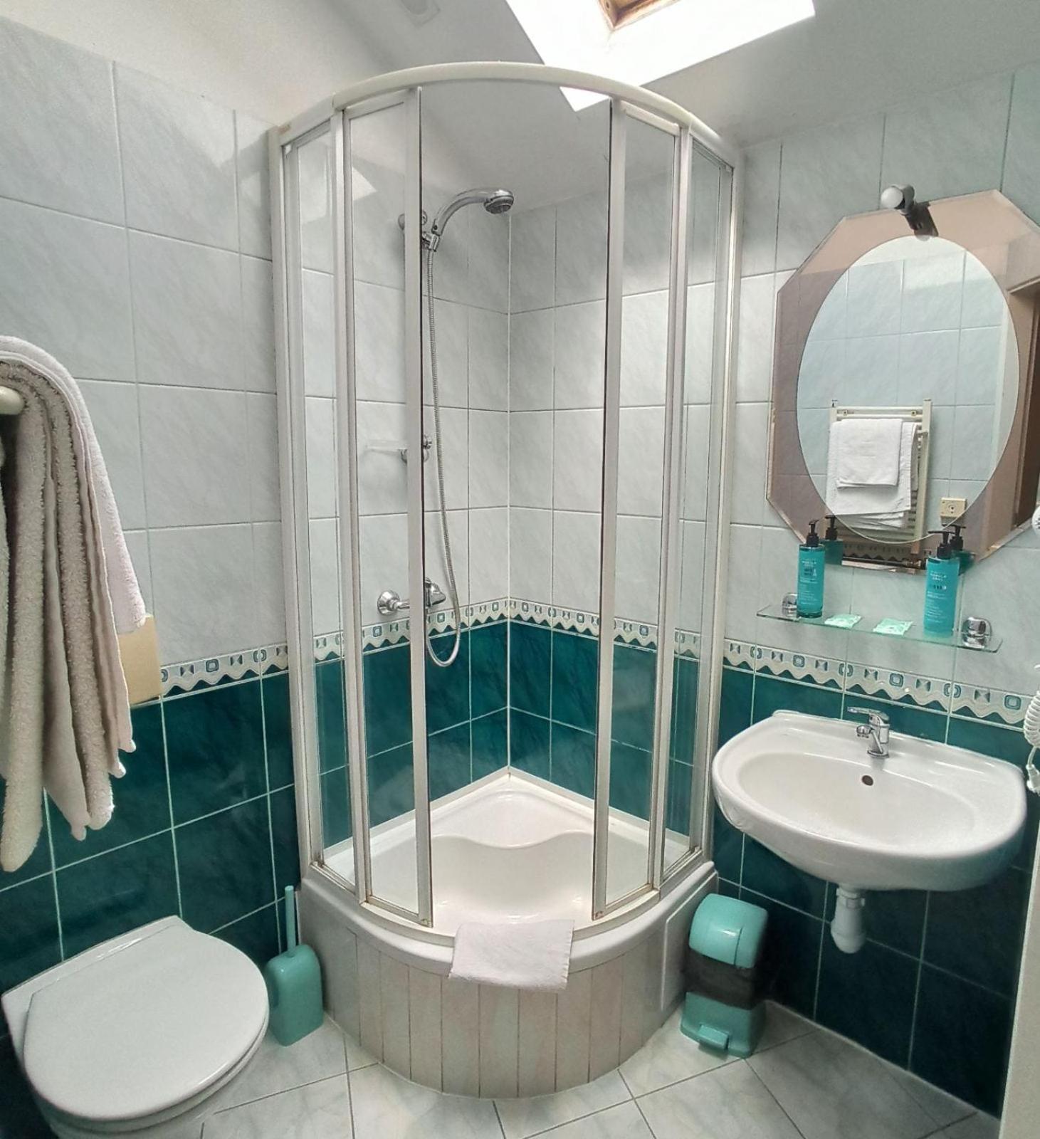 Homies Inn Celiny  Экстерьер фото